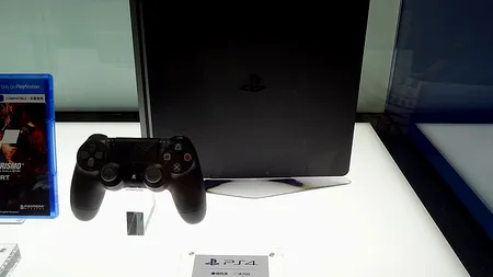 Și-a cumpărat un PLAYSTATION 4 cu 9 euro, dar era să ajungă LA ÎNCHISOARE. Imaginația unui francez i-a uimit chiar și pe polițiști

