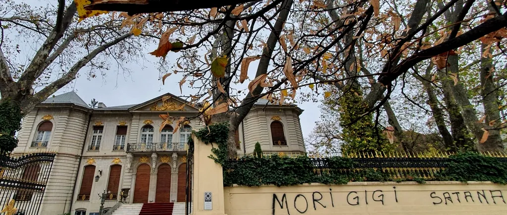 „Mori, Gigi!”, mesaj scris pe gardul palatului lui Gigi Becali: „Ăștia realizează ce au făcut? I-am dat pe mâna Poliției!”