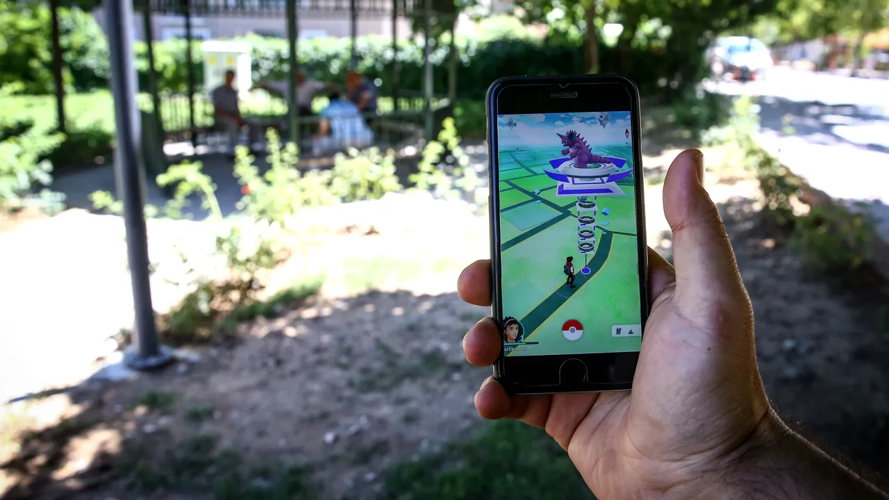 Necruțătorul Teo dintr-a șaptea. Cum am vânat pokemoni prin Parcul Moghioroș