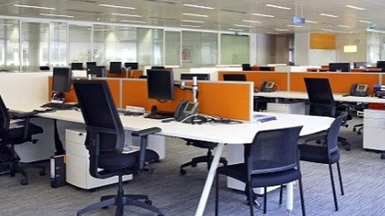 Munca la domiciliu „ar putea genera pierderi în economia Marii Britanii de 480 de miliarde de lire sterline”. Munca la domiciliu va determina ca economia britanică să-și revină în 2025