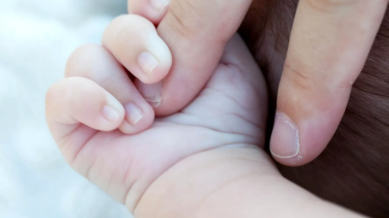 Medicii, șocați când au văzut ce s-a dezvoltat în abdomenul unui nou-născut. Micuțul a ajuns direct pe masa de OPERAȚIE: 