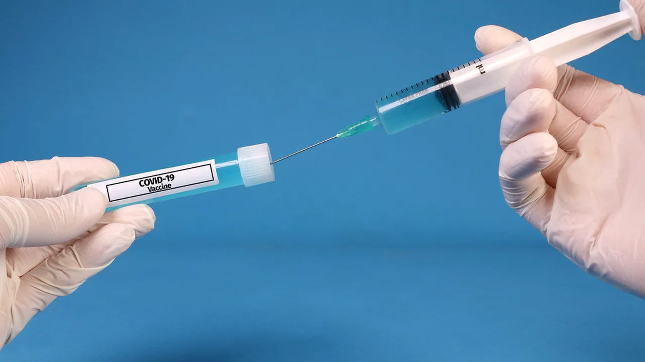 Începe vaccinarea prin centrele mobile. Județele în care sunt astfel de unități și ce tip de vaccin folosesc