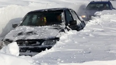 Aproape 600 de kilometri de drumuri naționale sunt încă închise. CNADNR a numărat 27 de convoaie, cu 2.600 de mașini