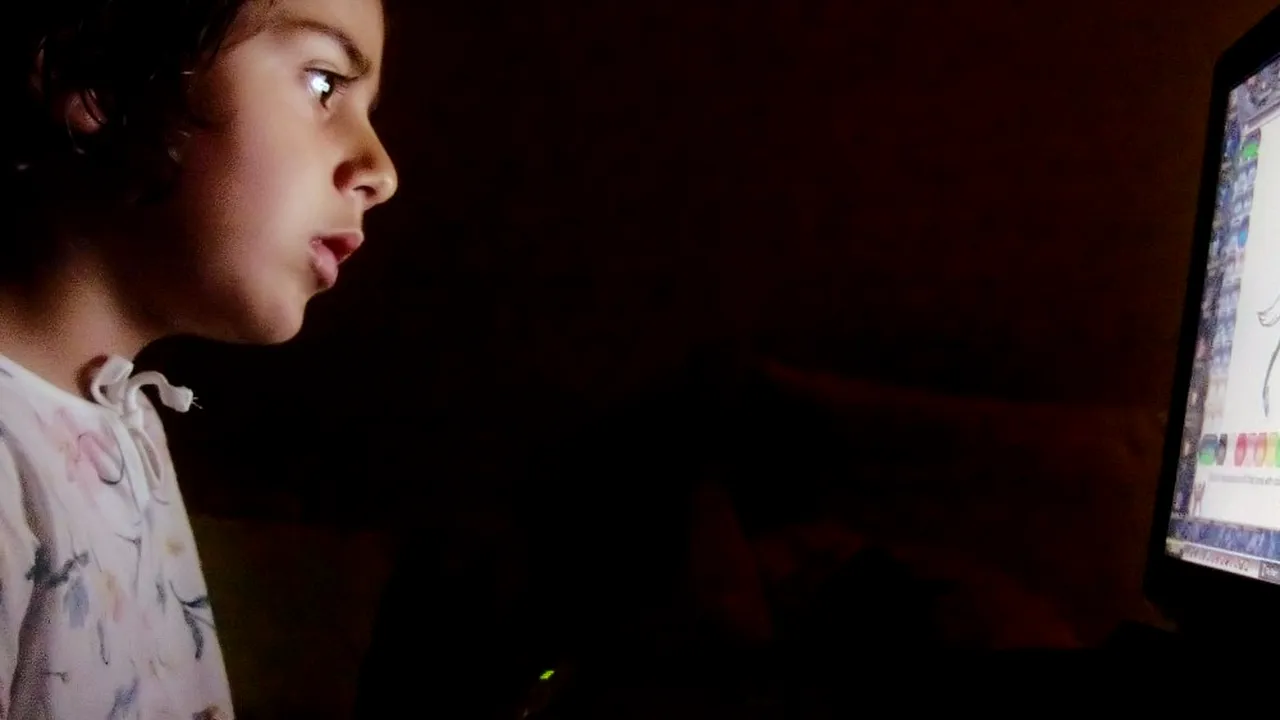 Un obicei pe care părinții îl tolerează are efecte extrem de grave: 1 din 2 copii devine victimă sigură