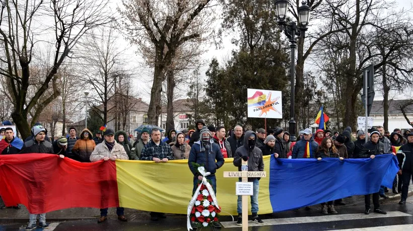 Protestul de la Alba Iulia s-a încheiat după ce 1.000 de persoane au mărșăluit pe străzi 