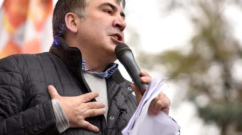 Fostul președinte al Georgiei, Mihail Saakașvili, eliberat de susținătorii săi, care au forțat ușile dubei de poliție. VIDEO