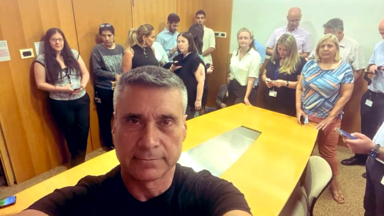 Fostul ambasador al Israelului în România, după ce sirenele de alertă cu rachete au răsunat în Israel. „Suntem în buncăr și suntem în siguranță”