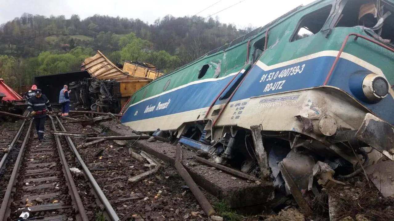 ACCIDENT feroviar grav. Un tren marfar a sărit de pe șine, doi mecanici și-au pierdut viața. UPDATE