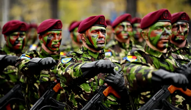 <span style='background-color: #686815; color: #fff; ' class='highlight text-uppercase'>ARMATĂ</span> Salariul unui luptător de comando în 2024, aproape cât câștigă un IT-ist debutant. Armata română caută femei și bărbați cu condiție fizică impecabilă