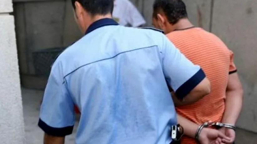 Un tânăr a vrut să-i ofere 1.000 de euro unui polițist ca să-l scape de un dosar penal. Ce a urmat