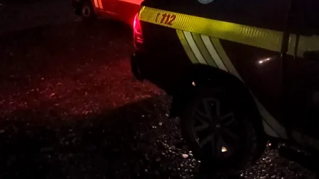 Salvamontiştii alertaţi pentru găsirea unui tânăr din Ucraina au găsit în munți doi cetăţeni ucraineni uzi și flămânzi