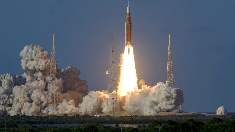 🚨 3,2,1, Decolare! Omul pleacă din nou spre Lună, după 54 de ani. Misiunea Artemis II a început