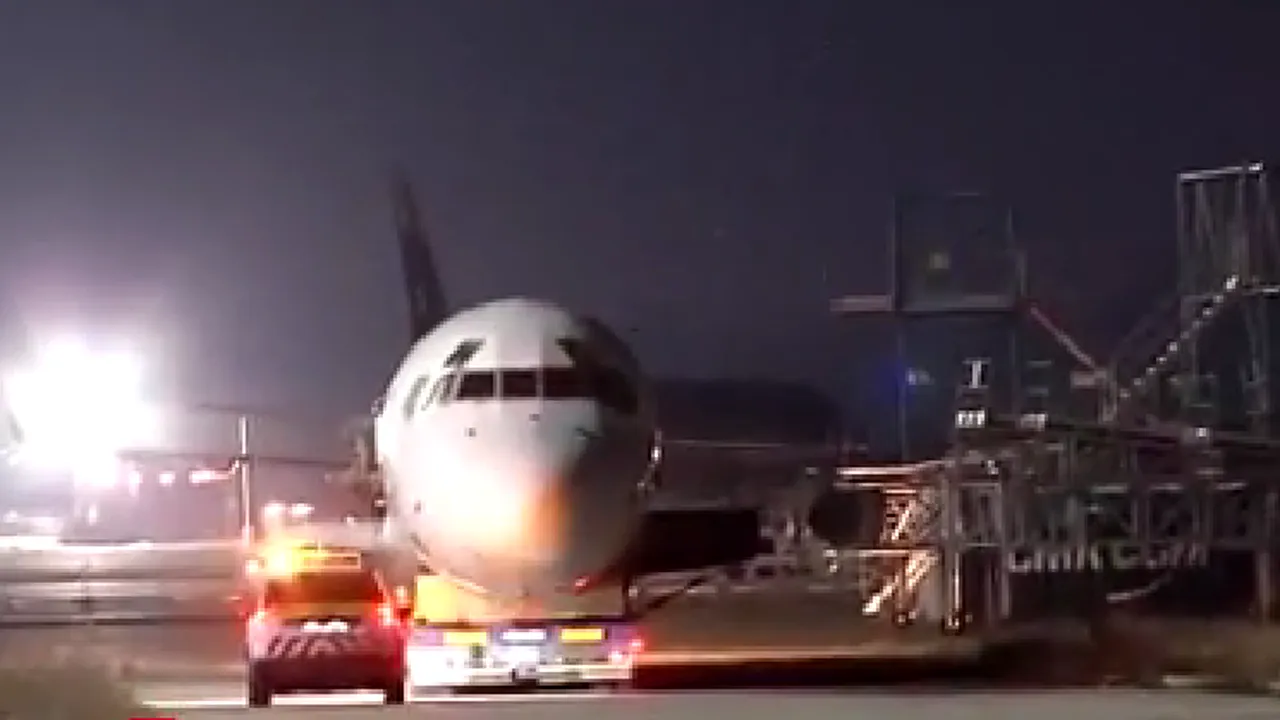A cumpărat un avion cu 200 de locuri la preţul unei garsoniere. Ce vrea să facă un bărbat cu aeronava pe care a ”plimbat-o” pe DN1