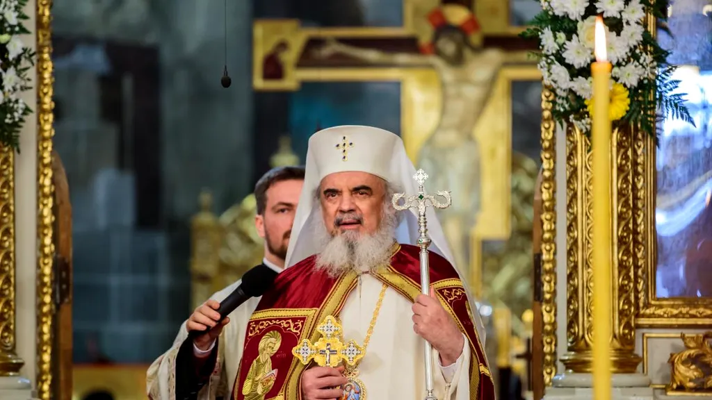 Patriarhul Daniel, vizită de protocol în Bihor. A înnoptat într-un hotel luxos, apoi a cerut donații de la credincioși: „Este loc pentru cei care nu au contribuit până acum...”