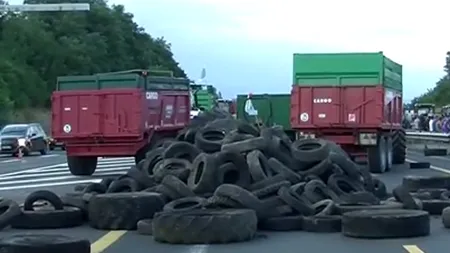 Avertisment pentru românii care merg în Europa: fermierii francezi blochează drumuri dinspre Spania și Germania