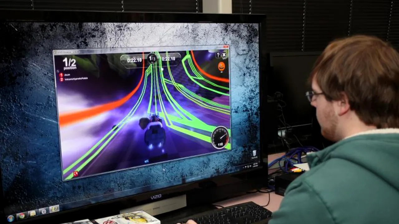 Pentru mulți tineri, Maria și Alex au job-ul ideal. O privire în culisele unei industrii de succes ne arată iluzia care îi cucerește pe mulți români