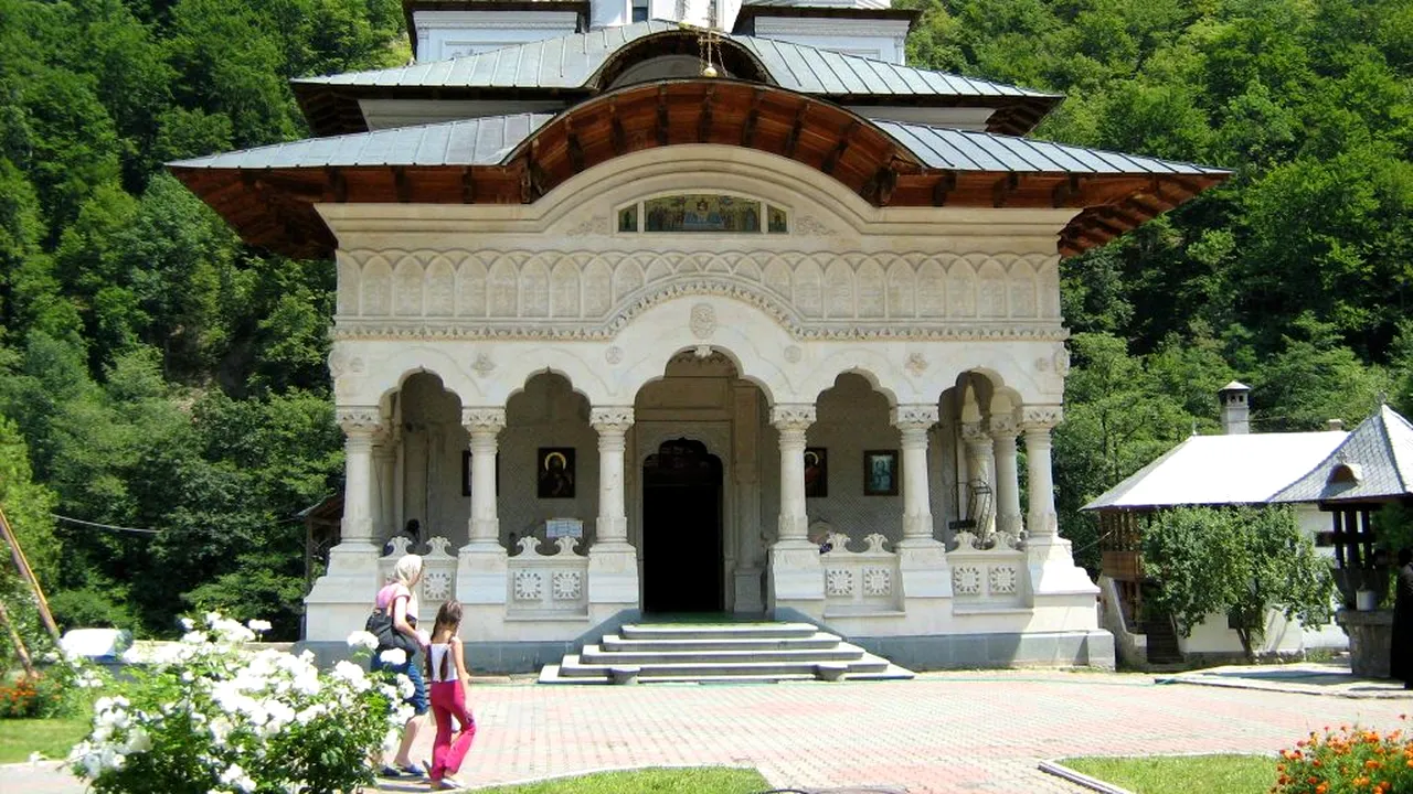 Mănăstirea Lainici a intrat în carantină după ce șapte călugări s-au infectat cu Covid-19, iar unul dintre ei a murit