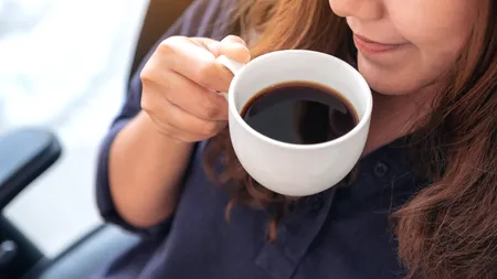 Ce este recomandat să faci înainte de a consuma cafea, dimineață, potrivit medicului neurochirurg Vlad Ciurea. Ce ritual matinal respectă