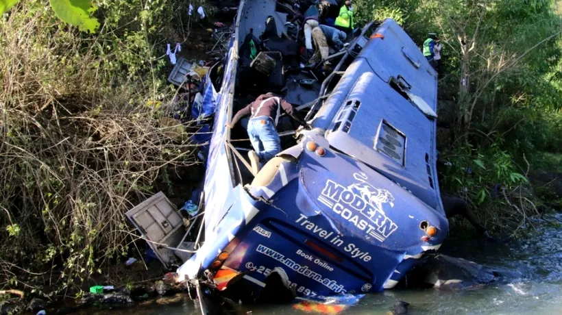 Tragedie petrecută în Kenya: 33 de morți după ce un autobuz s-a prăbușit de pe un pod, de la zeci de metri înălțime, în valea unui râu
