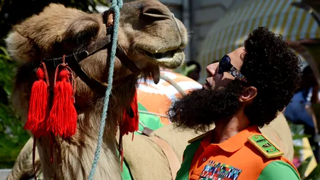 Controversatul Sacha Baron Cohen are în plan un nou film, inspirat de propunerea lansată de un miliardar oricărui bărbat din lume