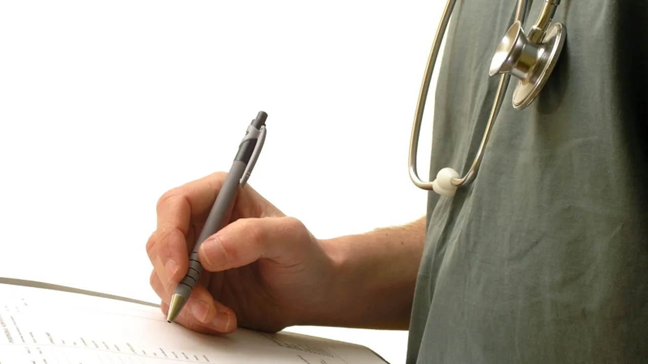 STUDIU. Din lipsa banilor, 7 din 10 români nu și-ar face o asigurare de sănătate privată