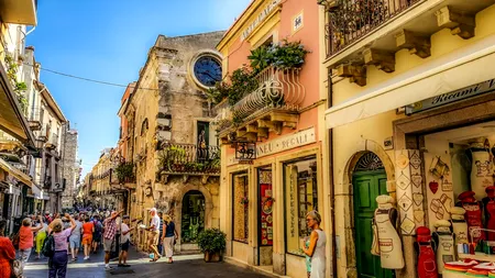 CASĂ de vacanță, la vânzare cu doar 3 euro! Tot mai mulți români merg în această regiune din Europa