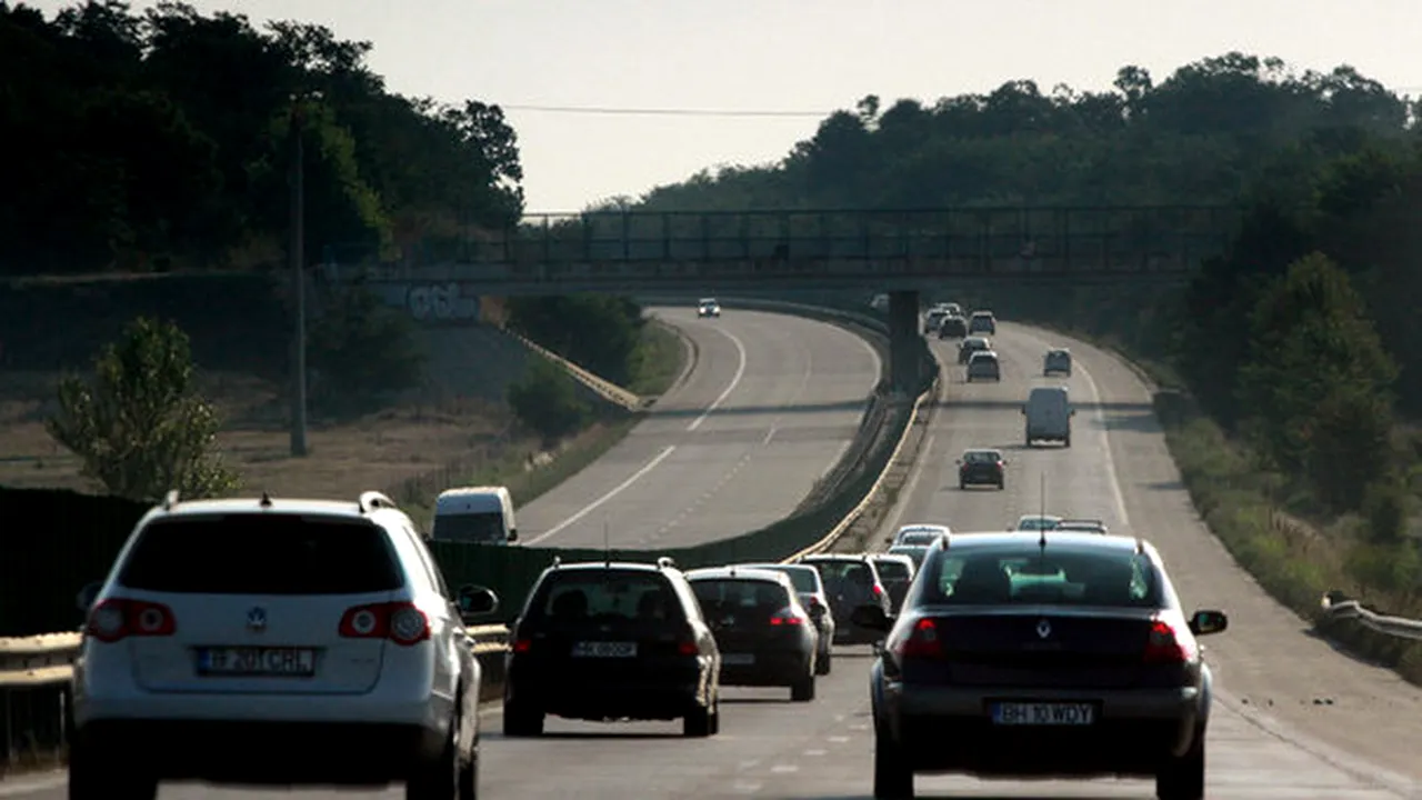 BLOCAȚI ÎN TRAFIC: Avem 6 milioane de mașini la 763 km de autostradă. Peste un milion, doar în București. Află de ce SĂRĂCEȘTE România din cauza infrastructurii