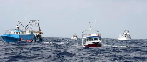 Un român a murit după scufundarea unui pescador în Marea Adriatică. Alți doi conaționali sunt dați dispăruți