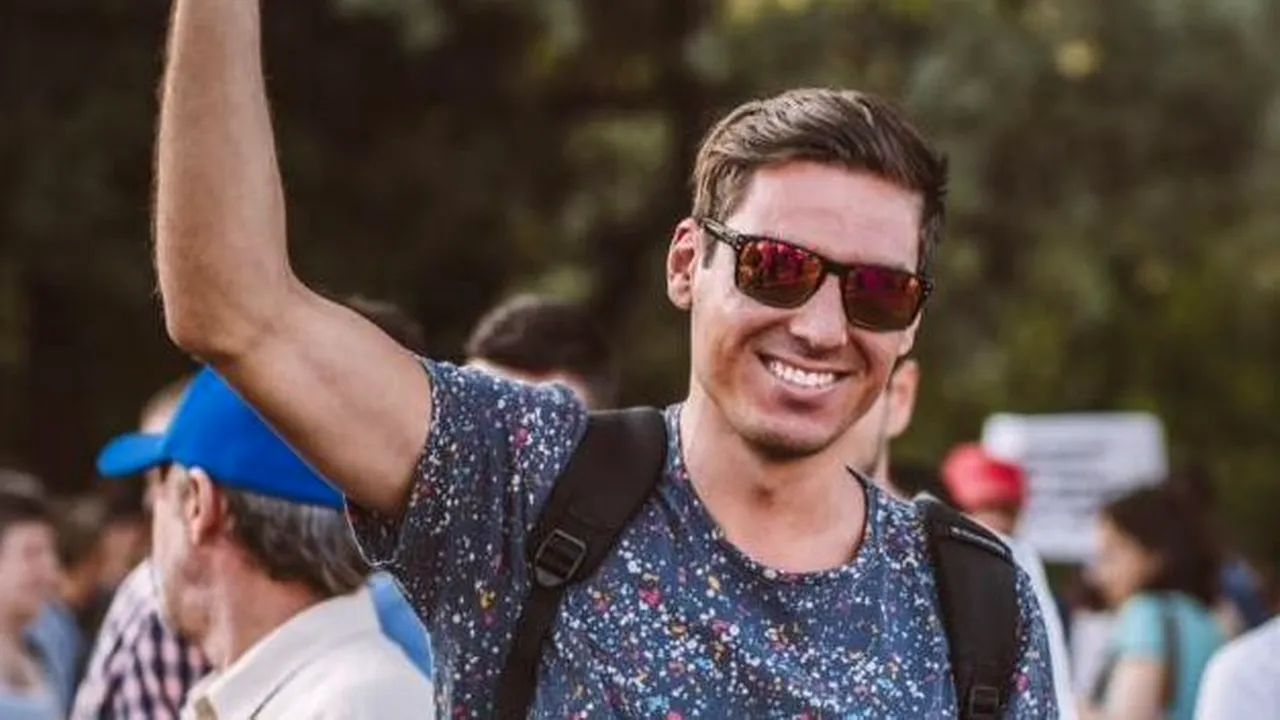 Povestea emoționantă a tânărului din București care o caută pe Bianca, fata de care s-a îndrăgostit iremediabil în tren, în urmă cu aproape doi ani