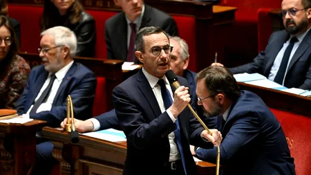 Ministrul francez de Interne CRITICĂ atitudinea lui François Fillon față de președintele Ucrainei/ „Agresorul este Rusia”