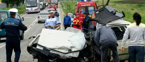 Două persoane din Constanța au murit și cinci au fost rănite după ce două mașini s-au ciocnit frontal