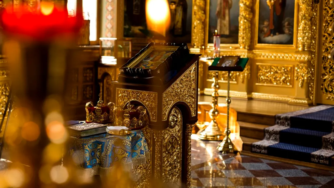 8 ȘTIRI DE LA ORA 8. Secretarul General al Guvernului anunță ce se întâmplă cu slujbele de Crăciun: „Se pot desfăşura și în interiorul bisericilor”