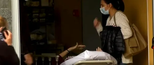 Italia, copleșită din nou de pandemia de COVID. Oamenii sunt tratați în mașini / Imagini șocante într-un spital din Napoli (FOTO & VIDEO)