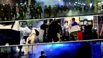 Proteste violente în Serbia: zeci de mii de oameni au ieșit în stradă la Belgrad și cer plecarea președintelui Aleksandar Vučić