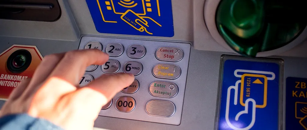 Românii care folosesc bancomatul trebuie să știe. Ce se întâmplă cu banii dacă îi uiți în ATM