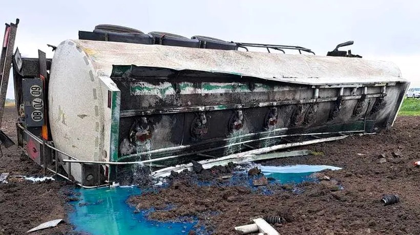 Pericol de EXPLOZIE în Neamț: O cisternă cu motorină s-a răsturnat / Traficul rutier este oprit pe ambele sensuri ale DN 2 Bacău-Roman