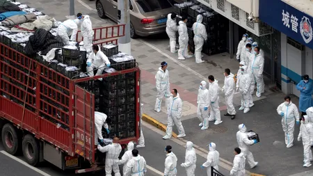 China a mobilizat 10.000 de doctori, inclusiv medici militari, pentru a combate focarul COVID-19 din Shanghai