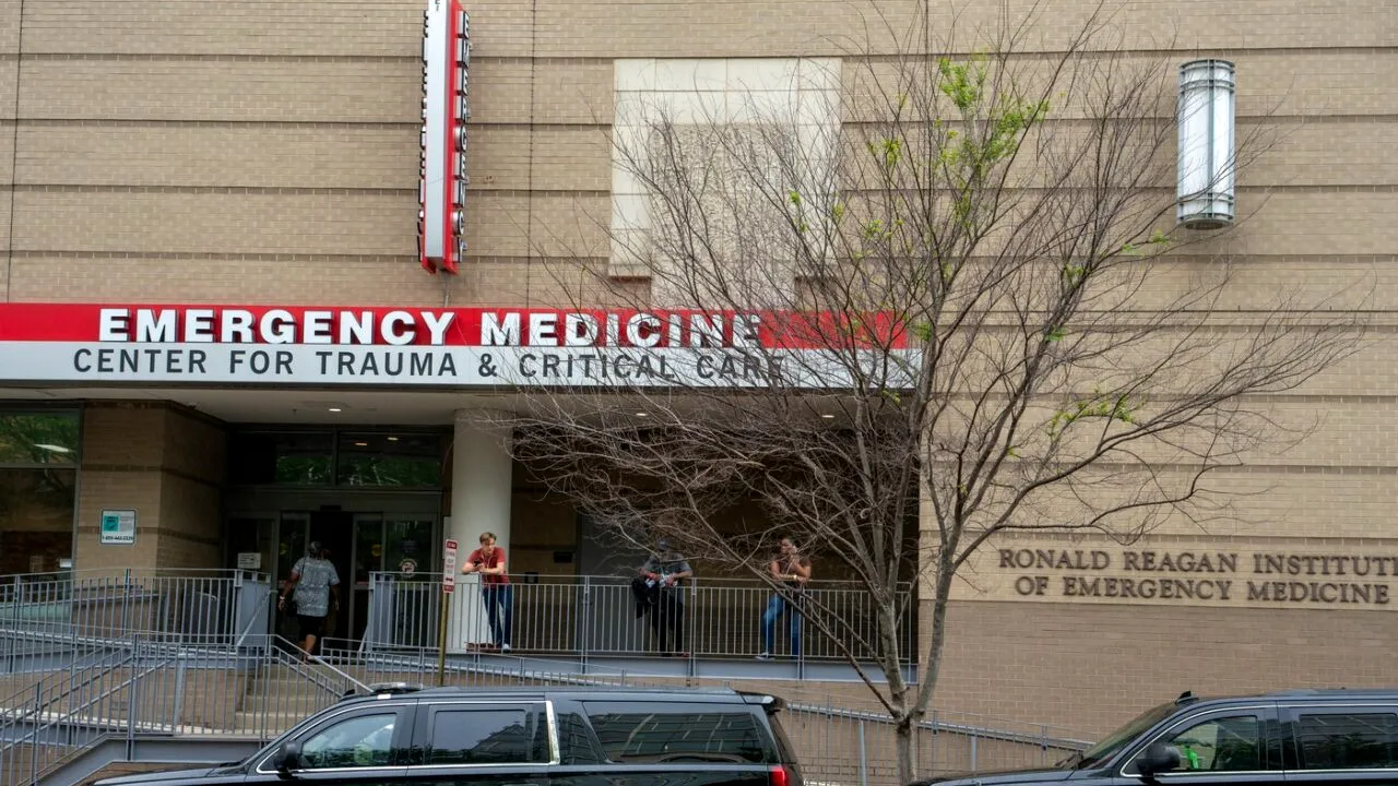 Unul dintre cei mai IMPORTANȚI oameni din administrația Trump a ajuns la spital. De ce afecțiune suferă Kristi Noem