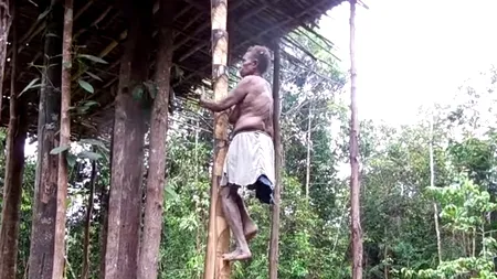 Până în 1970, au crezut că sunt singuri pe Pământ. Ce secrete ascunde tribul Korowai din Papua
