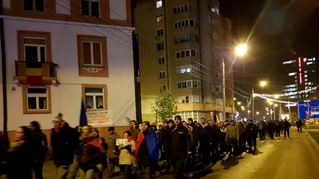 Sute de români au protestat la Sibiu și Timișoara față de adoptarea Legilor justiției: Nu suntem o nație de hoți