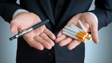 Serviciul Național de Sănătate din Anglia ar economisi peste 500 de milioane de lire sterline dacă jumătate dintre fumătorii adulți ar vapa