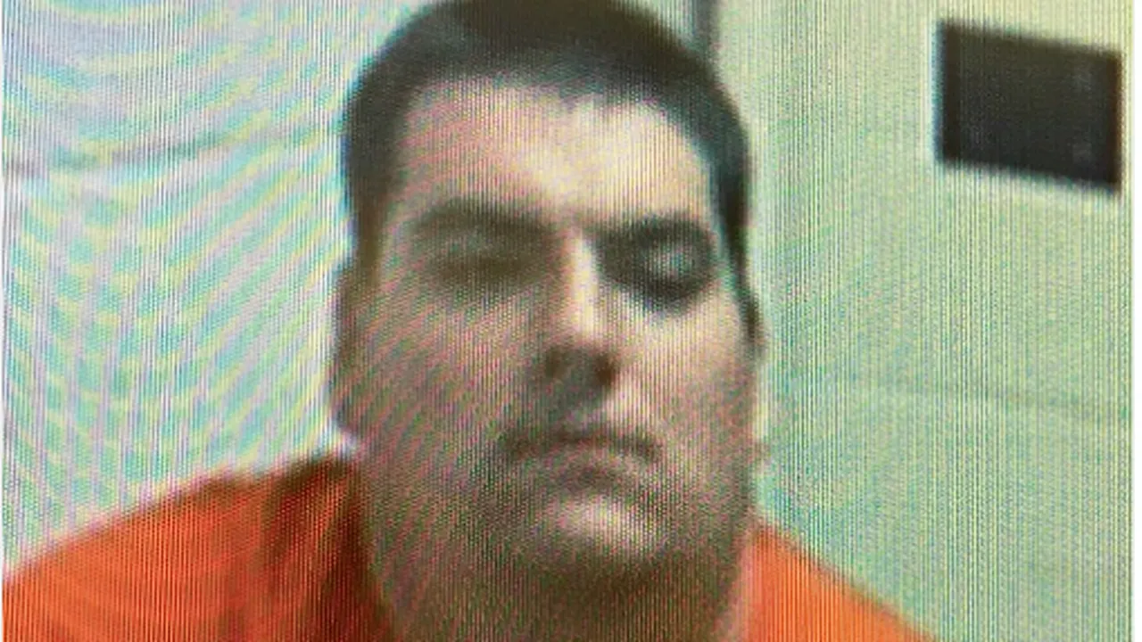 Patru adolescente s-au salvat din mâinile unui VIOLATOR după ce l-au stropit cu CAFEA FIERBINTE