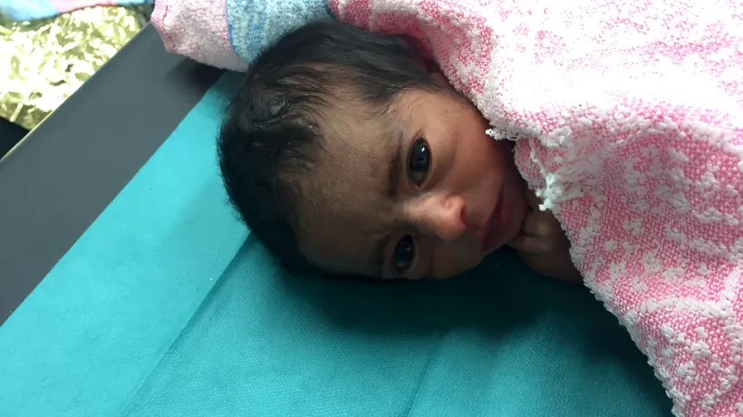 Acest nou-născut a ajuns simbolul a mii de oameni care luptă pentru viață. Care e povestea sa impresionantă