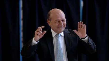 Băsescu, ironic cu privire la un eventual eşec al lui Nicuşor Dan: „O să mă tăvălesc de durere. Să-i duc o traistă cu voturi?”