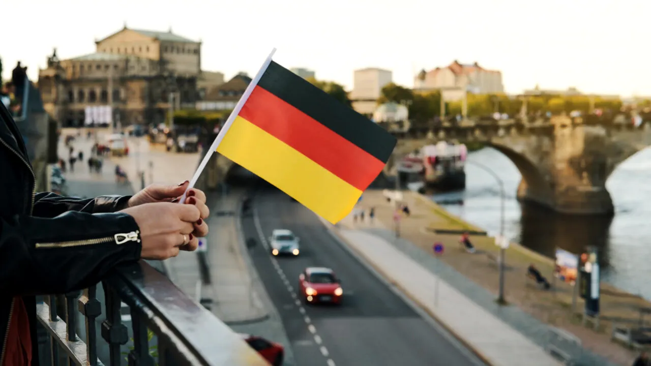 Românii din Germania, surprinși de legile „ciudate” din această țară. Ce reguli stricte trebuie să respecte pentru a nu primi amenzi usturătoare