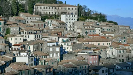 Locul unde casele se vând cu 1 EURO, pentru că cele mai multe au rămas goale. Dar oferta nu prea atrage localnicii, deși în alte zone are mare succes