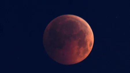 O eclipsă de Lună prin penumbră, în noaptea de vineri spre sâmbătă