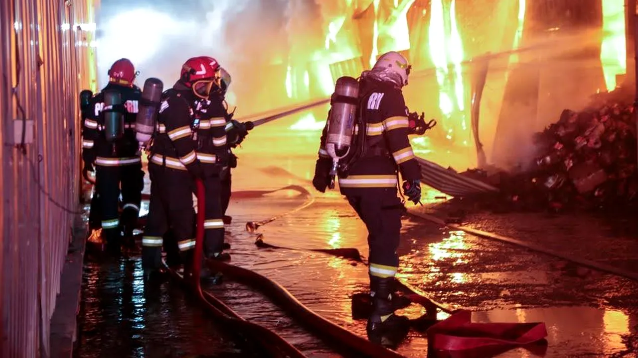 INCENDIU violent la o fabrică din Alba. Sunt cel puțin patru victime. Plan Roșu de Intervenție, activat