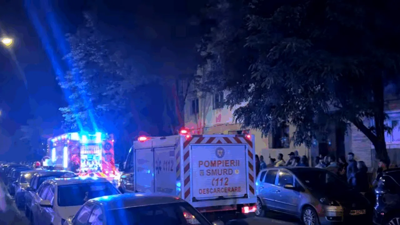 Baia Mare: Două persoane au ajuns în stare critică la spital, după ce un incendiu a izbucnit într-o locuință. Zeci de locatari au fost evacuați