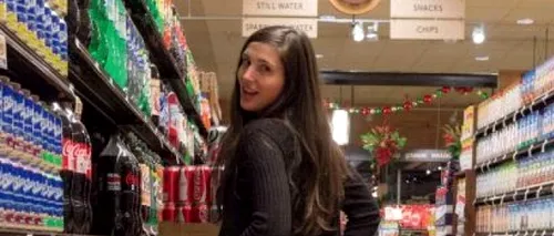Fotografia controversată pe care și-a făcut-o o tânără într-un supermarket